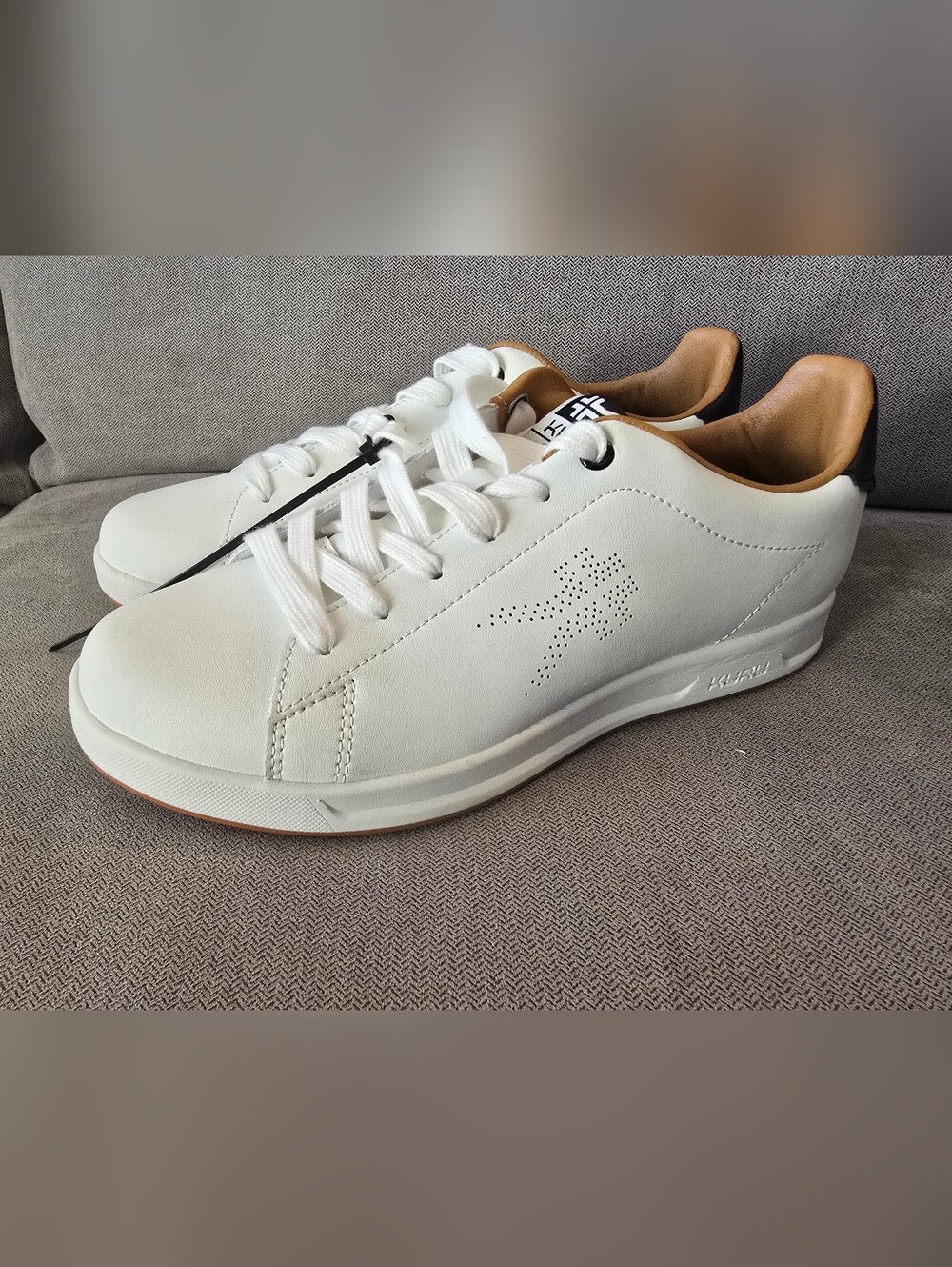 Kuru Roam Men's White Leather Lace-Up Sneakers
